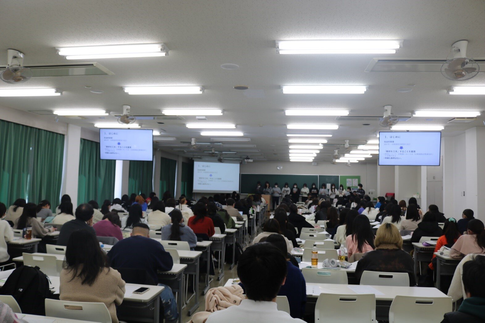 保育科ゼミナール活動紹介「保育科ゼミナール研究発表会」