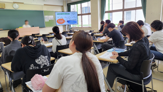 【教育学科・教養基礎演習A】学校現場で働く卒業生の講話
