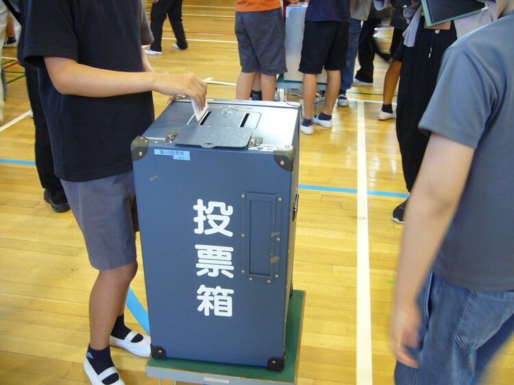 投票箱へ.JPG