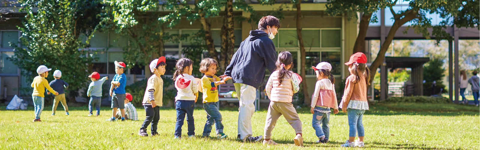 子どもと人間への理解を深め、幸せにつなげていく。